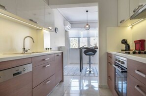 Fridge, microwave, oven, stovetop