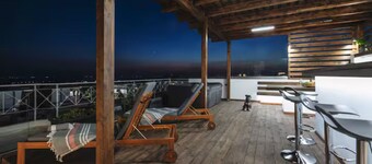 Bright 3bdr Apt with Roofgarden, Jacuzzi