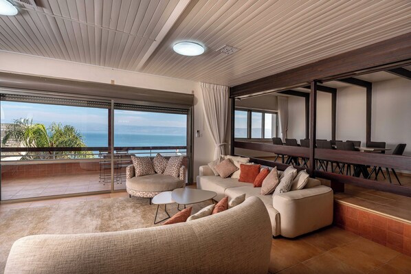 Smart TV - Kinneret View : Spacious 6-bedroom apartment , in enchanting Tiberias (Tiberias)