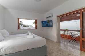 6 bedrooms, iron/ironing board, free WiFi, bed sheets