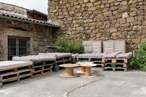 Terrace/patio - An exceptional house steeped in history to enhance your family memories (Satillieu)
