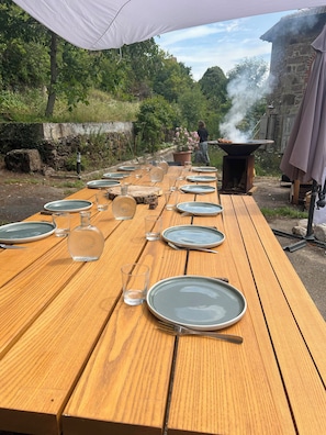 تناول الطعام بالخارج