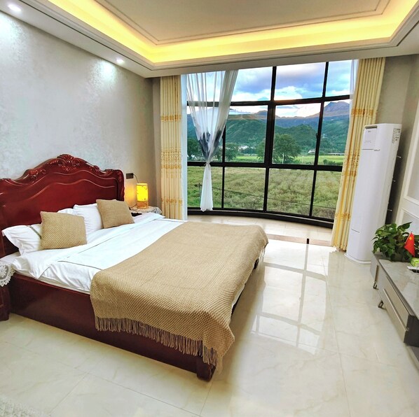 8 bedrooms, WiFi, bed sheets