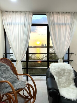 Interior - Santorini in Msia 3000sqft TownVilla, rooftop BBQ, sunset lakeview, 5BR, 13pax (Puchong)