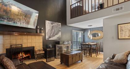 Charming 2-bedroom townhome with WiFi and AC in brilliant Houston