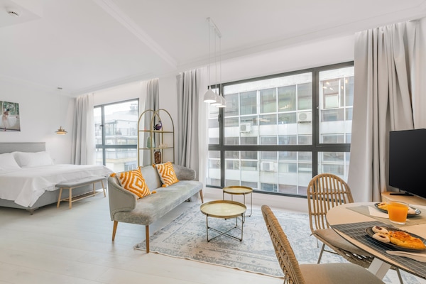 Two Bedroom Suite | Soundproofing, WiFi (free)