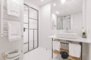 免費盥洗用品、吹風機、毛巾、肥皂