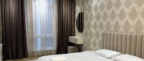 1 dormitorio, tabla de planchar con plancha, wifi y ropa de cama