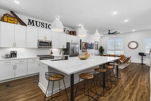 Fridge, microwave, oven, stovetop - Sleeps 24, TWO Adjacent Homes - Only 3 miles to Broadway (Nashville)