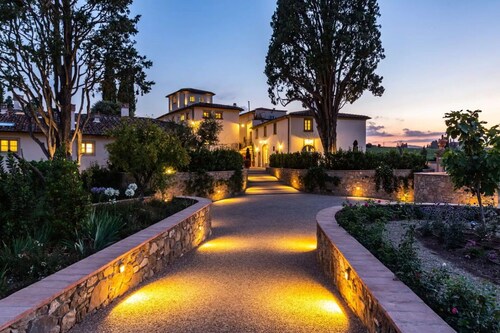 Villa in Convento Di San Paolo mit 20 Schlafzimmern 40 Schlafplätzen