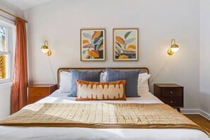 10 bedrooms, iron/ironing board, free WiFi, bed sheets - Vibrant Multi-Condo Building - Sleeps 48 - 7 Units (Nashville)