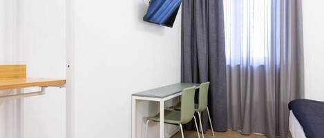 1 camera, Wi-Fi, lenzuola