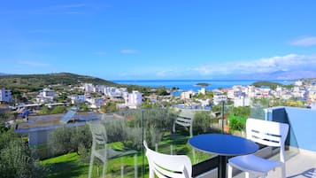 Double Room with Sea View (2 Adults+1 Child) | Vista del balcón