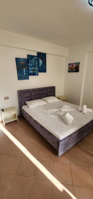 One-Bedroom Apartment | Luxe beddengoed, een kluis op de kamer, geluiddichte muren, gratis wifi