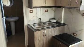 Apartment with Sea View | Seprai premium, brankas, kedap suara, dan Wi-Fi gratis