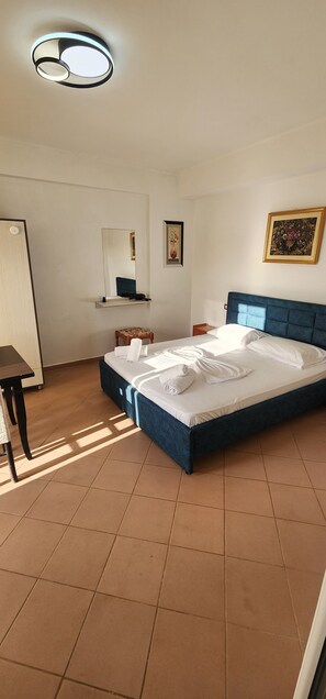 高档床上用品、客房内保险箱、隔音、免费 WiFi