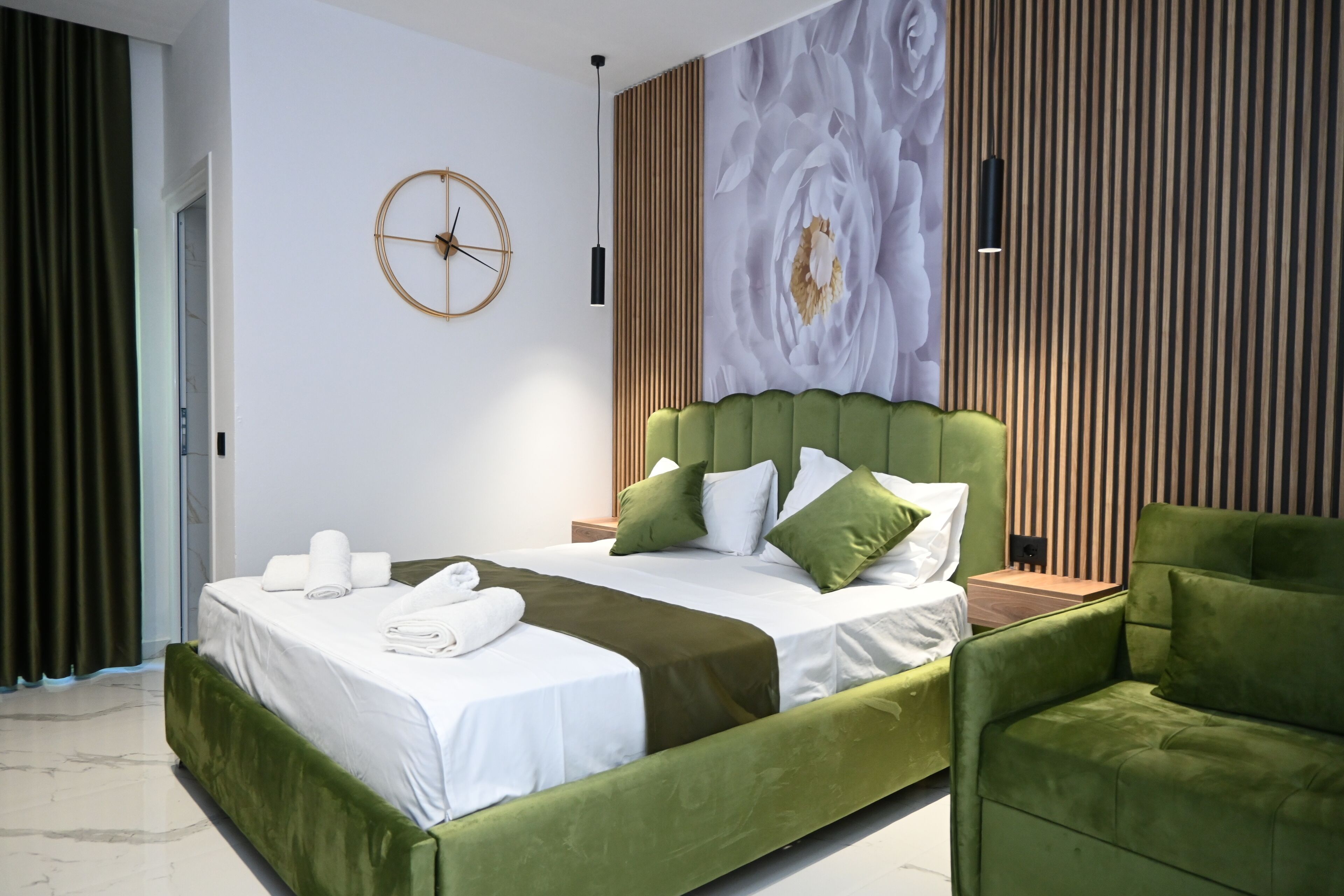 Tweepersoonskamer | Luxe beddengoed, een kluis op de kamer, geluiddichte muren, gratis wifi