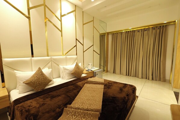 Luxury Suite, Balcony, Resort View