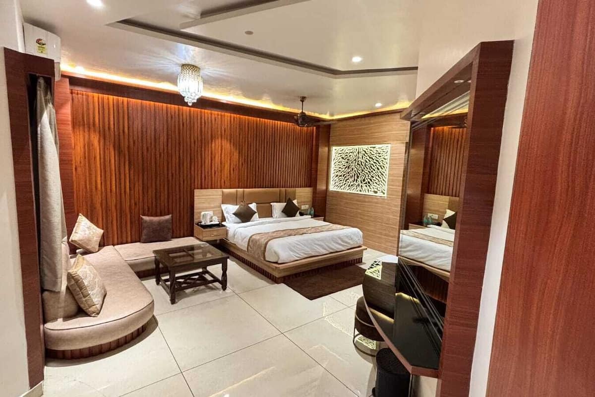 Luxury-Suite, Balkon, Blick auf die Anlage