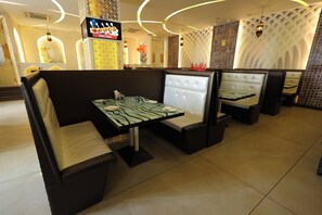 Daily buffet breakfast for a fee - Darbar E Khas (Bareilly)