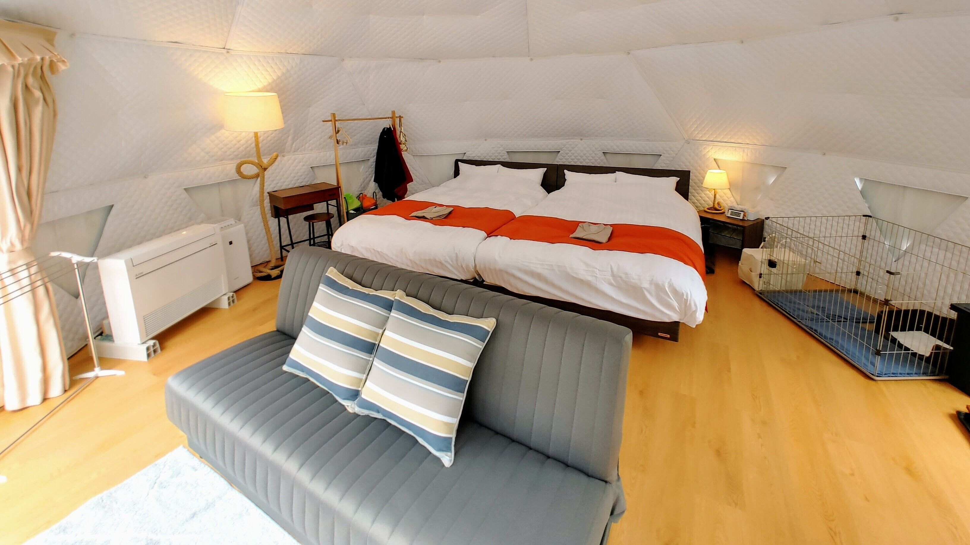 Premium bedding, down duvets, desk, free WiFi