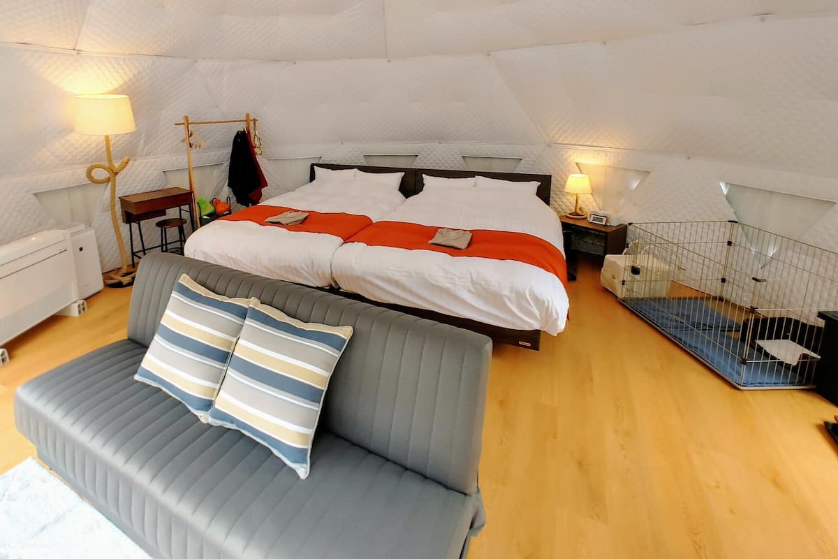 Premium bedding, down duvets, desk, free WiFi