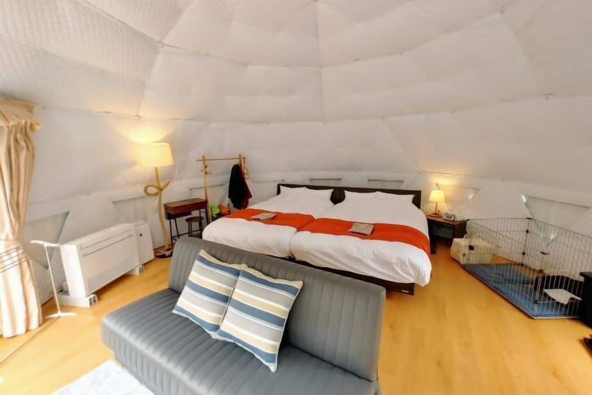 Premium bedding, down duvets, desk, free WiFi