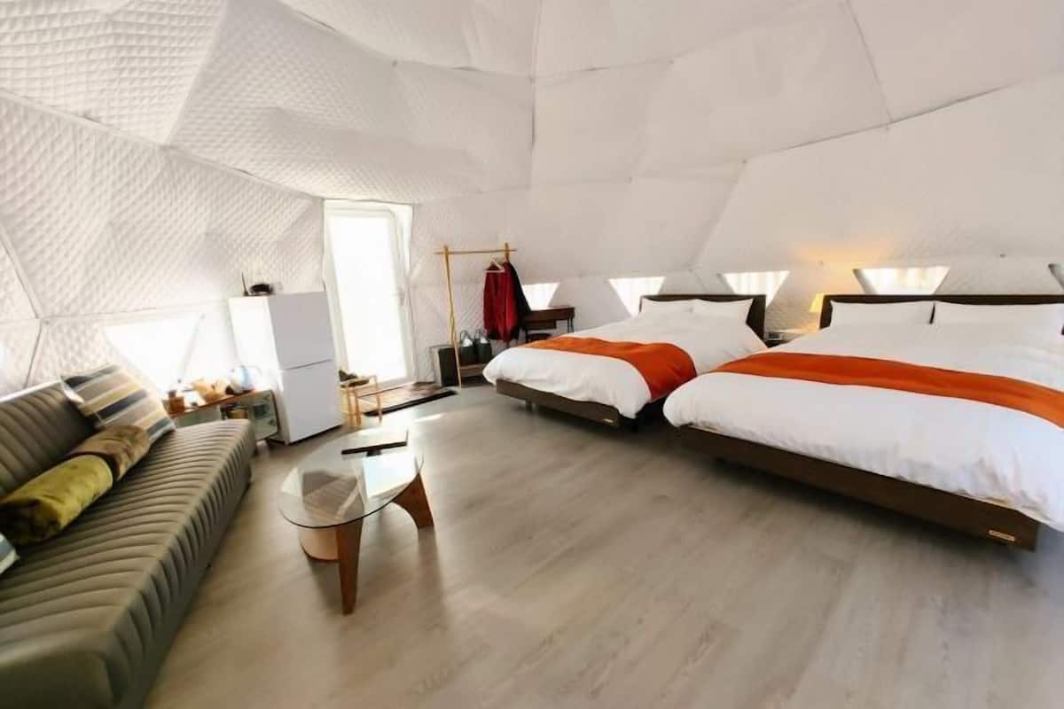 Premium bedding, down duvets, desk, free WiFi