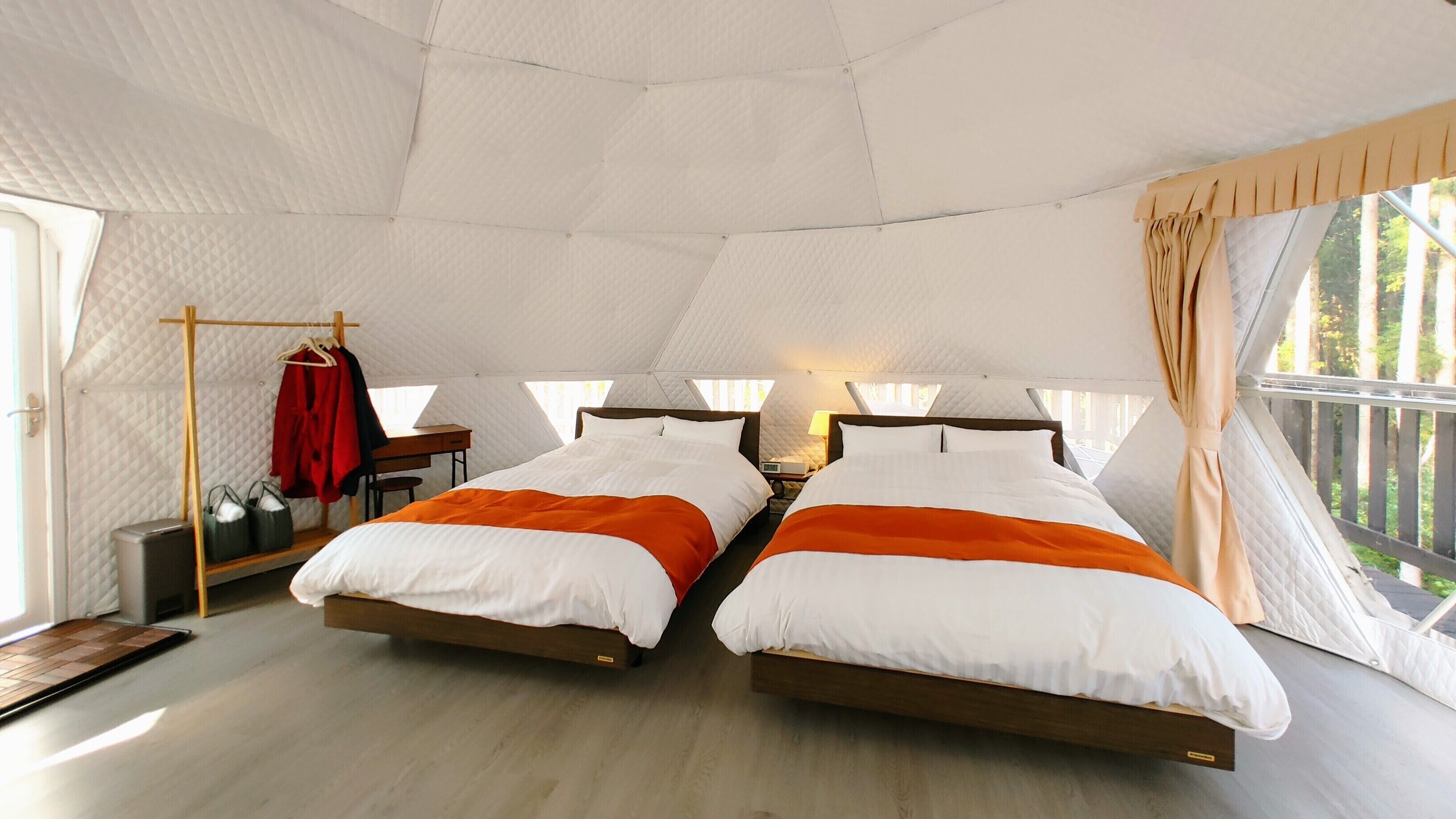 Premium bedding, down duvets, desk, free WiFi