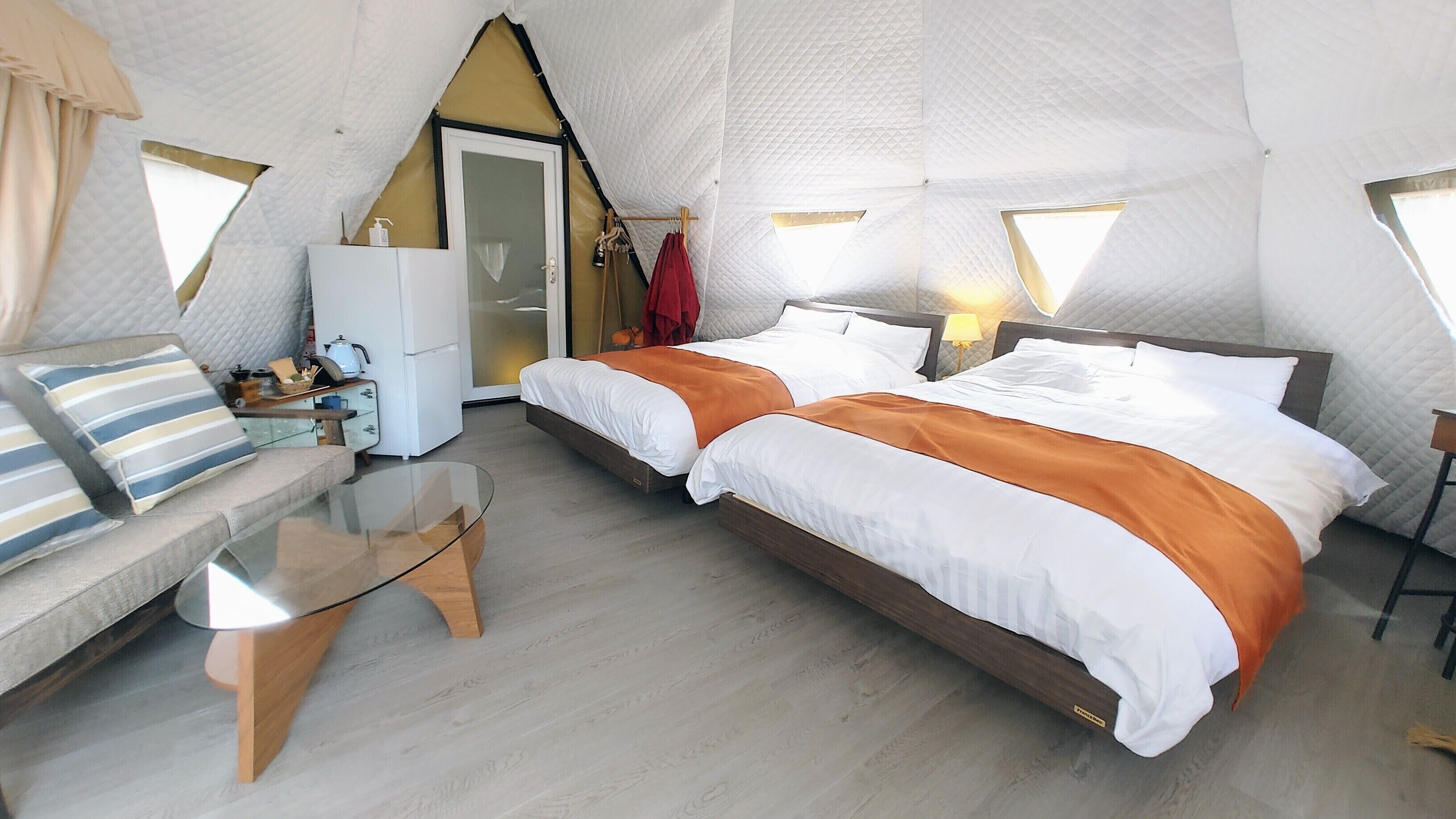 Premium bedding, down duvets, desk, free WiFi