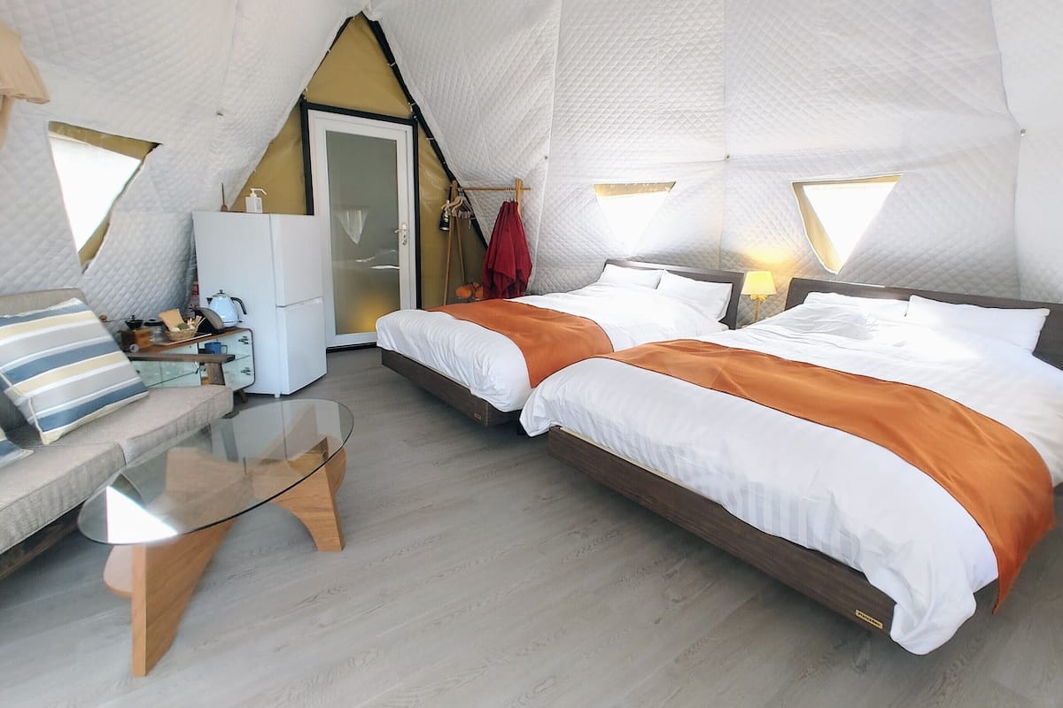 Premium bedding, down duvets, desk, free WiFi