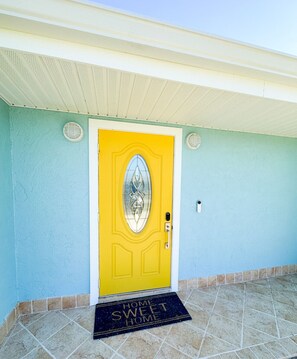 Exterior detail - Dolphin Inn near Englewood Beach (Englewood)