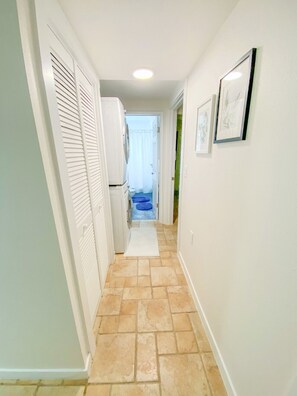 Interior - Dolphin Inn near Englewood Beach (Englewood)