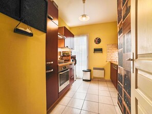 Geladeira, micro-ondas, fogão, lava-louças