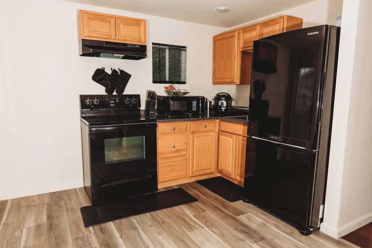 Refrigerador, microondas, horno y parrilla de estufa 