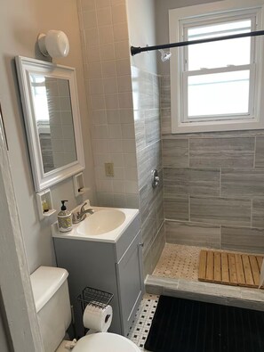 Dusche, Haartrockner, Handtücher, Seife