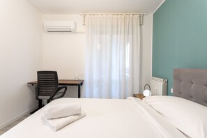 4 bedrooms, desk, iron/ironing board, travel cot