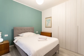 4 bedrooms, desk, iron/ironing board, travel cot - Russoli - 4 Br Apt With Balcony By Halldis (Milan)