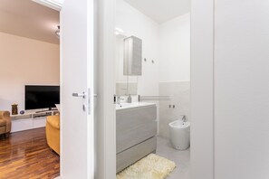 Doccia, asciugacapelli, bidet