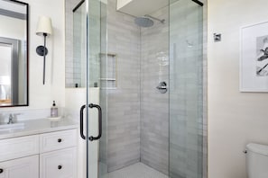 Shower, hair dryer, towels, shampoo