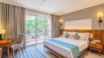 Chambre Majestueuse, vue jardin | Minibar, bureau, fer et planche à repasser, Wi-Fi gratuit