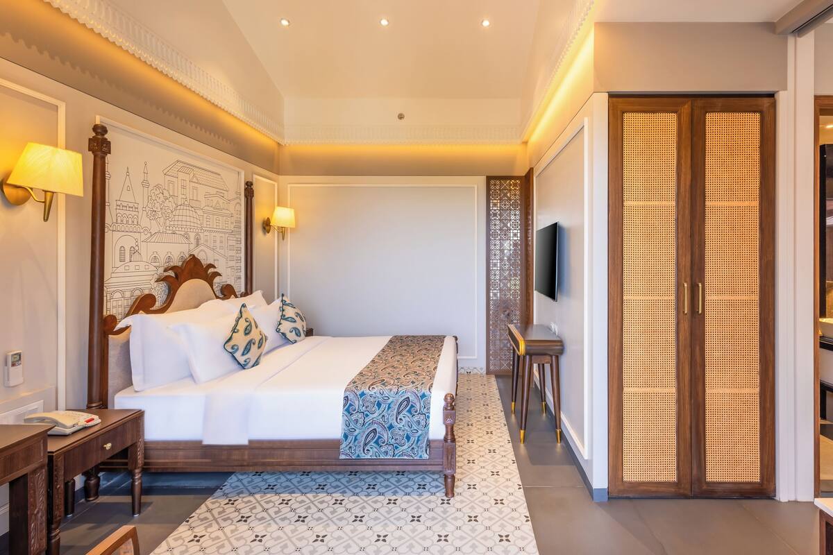 Superior Studio Suite, Garden View | Minibar, desk, iron/ironing board (on request), WiFi (free)