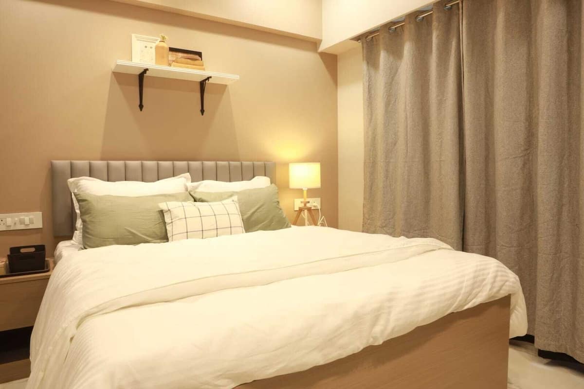 Downtown 2.5BHK Apartment at Mahalaxmi, 1201 | 2 bedrooms, memory-foam beds, desk, laptop workspace