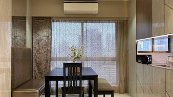 Downtown 2 BHK Apartment with 2 bunk beds, 1501 | Living area