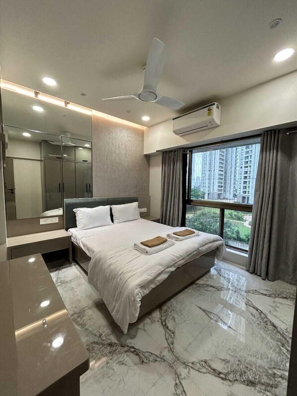 Comfort-huoneisto | Memory foam -patjalliset sängyt, työpöytä