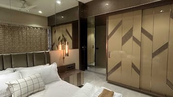 Downtown 2 BHK Apartment with 2 bunk beds, 1501