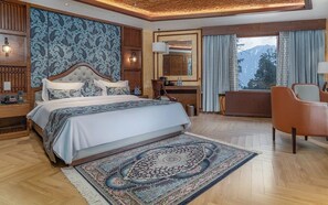 Deluxe Double Room | Langsir/tirai gelap terus, Wi-fi percuma