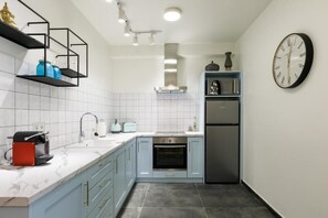 Ketel listrik dan pemanggang roti