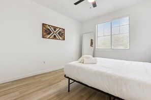 2 bedrooms, desk, iron/ironing board, WiFi