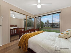 3 quartos, escrivaninha, Wi-Fi de cortesia, roupa de cama